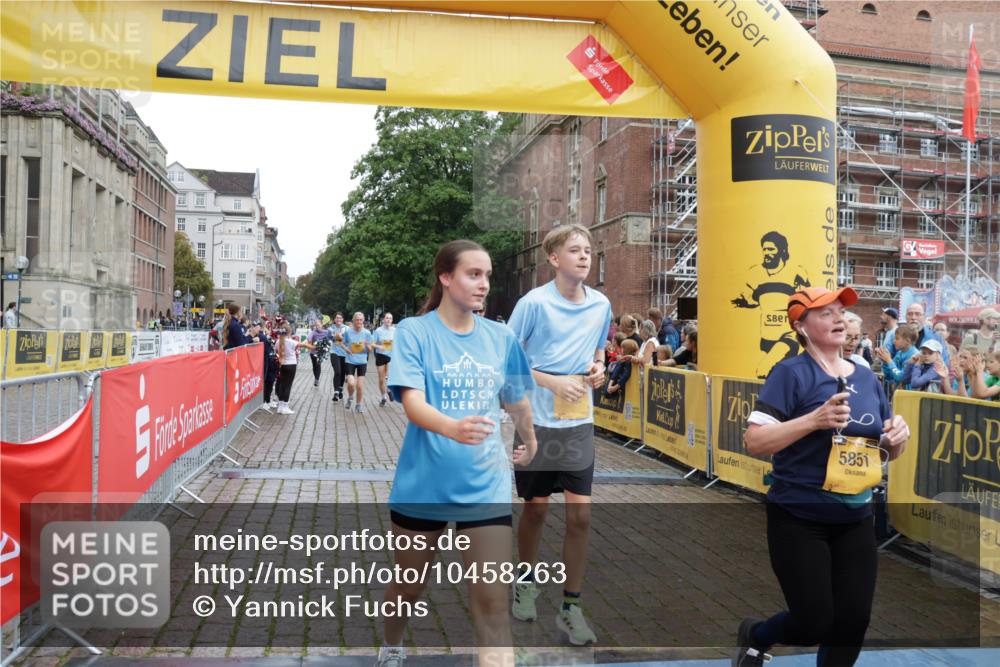 13.09.2026 - Kiel Lauf Yannick Fuchs http://msf.ph/oto/10458263 13.09.2026 09:50:40 Ziel 797, 1545, 3289, 3838, 4145, 4389, 5851, 6455, 6592, 7134, 7585, 7662, 7694, 8407, 8672, 9990, 10155, 10302, 10333, 10865, 12319, 12705, 1366, 2811, 2816, 3042, 3561, 3602, 3698, 4229, 5184, 5254, 5535, 5596, 5619, 7142, 7864, 8023, 8042, 9109, 9549, 9683, 9793, 10074, 10108, 10302, 10487, 10491, 10548, 10653, 11565, 11814, 468, 763, 764, 1373, 1949, 3723, 5235, 6138, 6336, 6647, 6794, 6829, 6893, 7449, 8405, 9550, 9551, 11141, 11652, 12103, 12727, 12834 meine-sportfotos.de