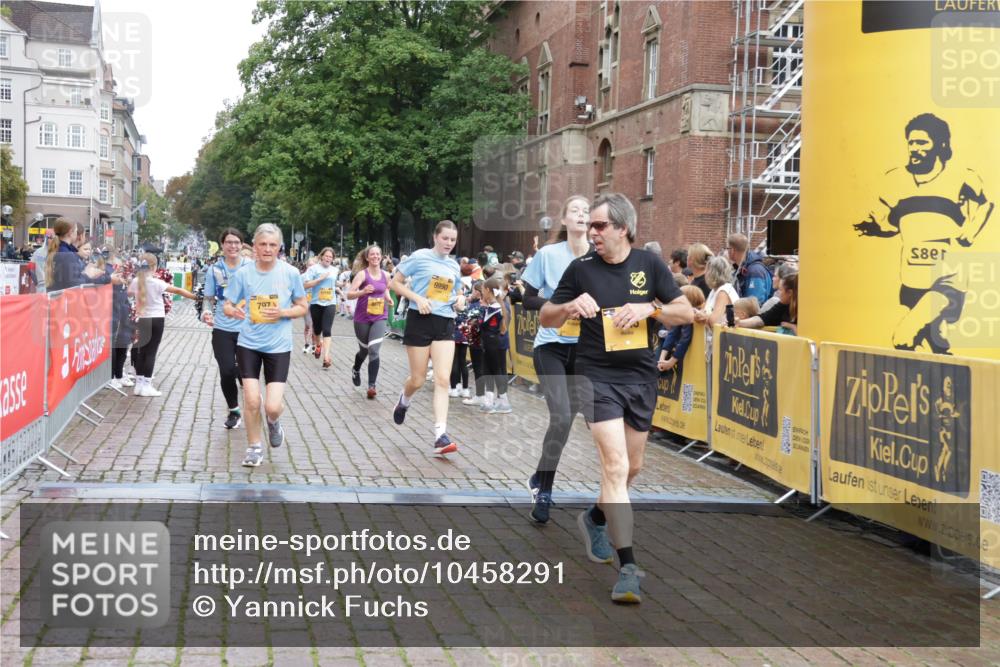 13.09.2026 - Kiel Lauf Yannick Fuchs http://msf.ph/oto/10458291 13.09.2026 09:50:42 Ziel 797, 1545, 3289, 3838, 4145, 4389, 5851, 6455, 6592, 7134, 7585, 7662, 7694, 8405, 8407, 8672, 9550, 9990, 10155, 10333, 10865, 12319, 12705, 1366, 1545, 2811, 2816, 3289, 3561, 3698, 4229, 5184, 5254, 5535, 5596, 5619, 7864, 8023, 8042, 9109, 9549, 9683, 9793, 10108, 10302, 10487, 10491, 10548, 10653, 12319, 12705, 249, 468, 763, 764, 1373, 1776, 1949, 3723, 5235, 6115, 6118, 6138, 6336, 6647, 6794, 6829, 6893, 7449, 7528, 9551, 11047, 11141, 11652, 12103, 12727, 12834 meine-sportfotos.de