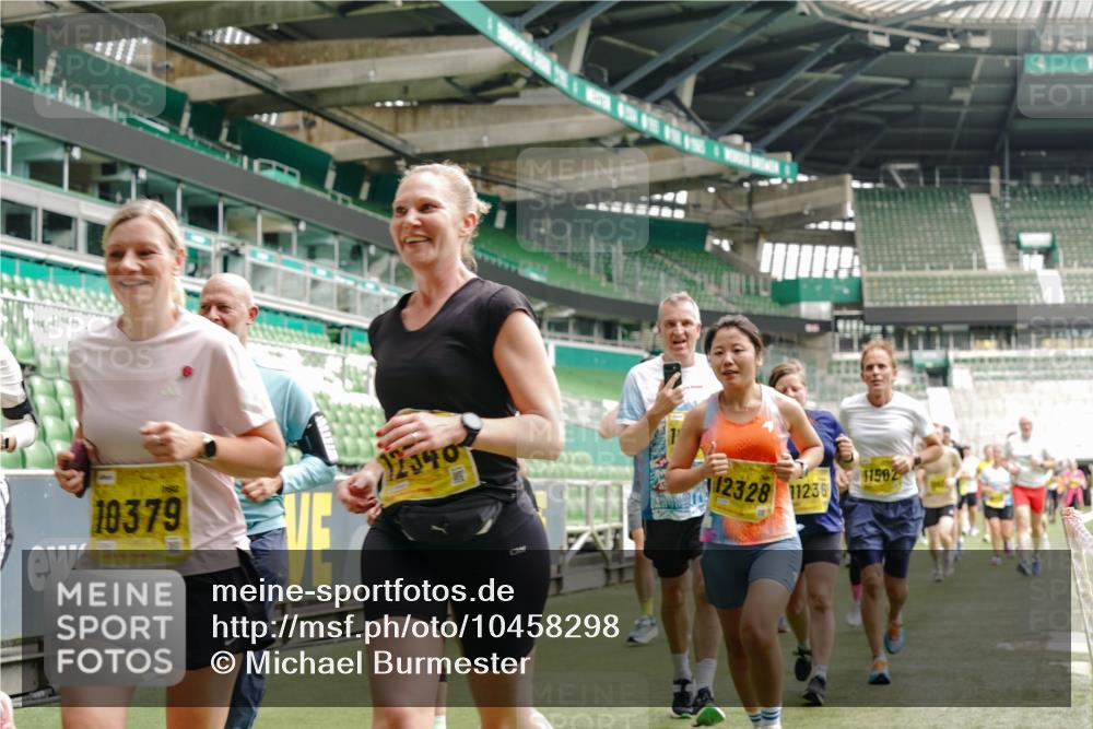 13.09.2026 - 21. swb-Marathon Bremen Michael Burmester http://msf.ph/oto/10458298 13.09.2026 10:33:45 Laufen im Stadion 10018, 10067, 10078, 10166, 10177, 10184, 10203, 10211, 10226, 10236, 10240, 10243, 10249, 10254, 10256, 10297, 10300, 10322, 10355, 10356, 10365, 10372, 10374, 10379, 10383, 10394, 10408, 10415, 10423, 10428, 10460, 10486, 10494, 10530, 10550, 10565, 10578, 10604, 10668, 10669, 10670, 10673, 10675, 10687, 10691, 10699, 10700, 10707, 10721, 10728, 10745, 10749, 10750, 10771, 10772, 10787, 10788, 10794, 10809, 10828, 10857, 10914, 11126, 11343 meine-sportfotos.de