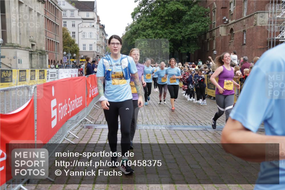 13.09.2026 - Kiel Lauf Yannick Fuchs http://msf.ph/oto/10458375 13.09.2026 09:50:45 Ziel 797, 3838, 4145, 4389, 5851, 6455, 6893, 7134, 7662, 7694, 8405, 8407, 8672, 9550, 9990, 10155, 10333, 10865, 11652, 1366, 1545, 2811, 2816, 3289, 3561, 3698, 4229, 5184, 5254, 5535, 5596, 5851, 6592, 7585, 7662, 7864, 8023, 8042, 9109, 9549, 9683, 9793, 10302, 10548, 12319, 12705, 249, 468, 763, 764, 1373, 1776, 1949, 2056, 3723, 5235, 6115, 6118, 6138, 6336, 6647, 6794, 6829, 7449, 7528, 9551, 11047, 11141, 12103, 12727, 12834, 8042 meine-sportfotos.de