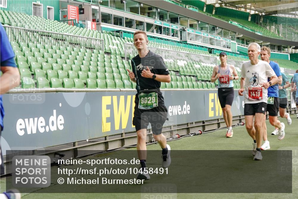 13.09.2026 - 21. swb-Marathon Bremen Michael Burmester http://msf.ph/oto/10458491 13.09.2026 12:54:20 Laufen im Stadion 102, 145, 161, 189, 201, 313, 376, 385, 461, 472, 481, 495, 541, 560, 615, 616, 666, 675, 696, 740, 755, 816, 827, 982, 985, 987, 1053, 1056, 1076, 1197, 1207, 1390, 1419, 1433, 1445, 1468, 1528, 1551, 1599, 1631, 1658, 1664, 1704, 1707, 1814, 2055, 2125, 2234, 2280, 2362, 2383, 2390, 2401, 2422, 2454, 2474, 2499, 2623, 2701, 2733, 2801, 2820, 2824, 2858, 2870, 2882, 2913, 2922, 2962, 2971, 2997, 3012, 3054, 3134, 3175, 3206, 3241, 3246, 3346, 3356, 3357, 3362, 3413 meine-sportfotos.de