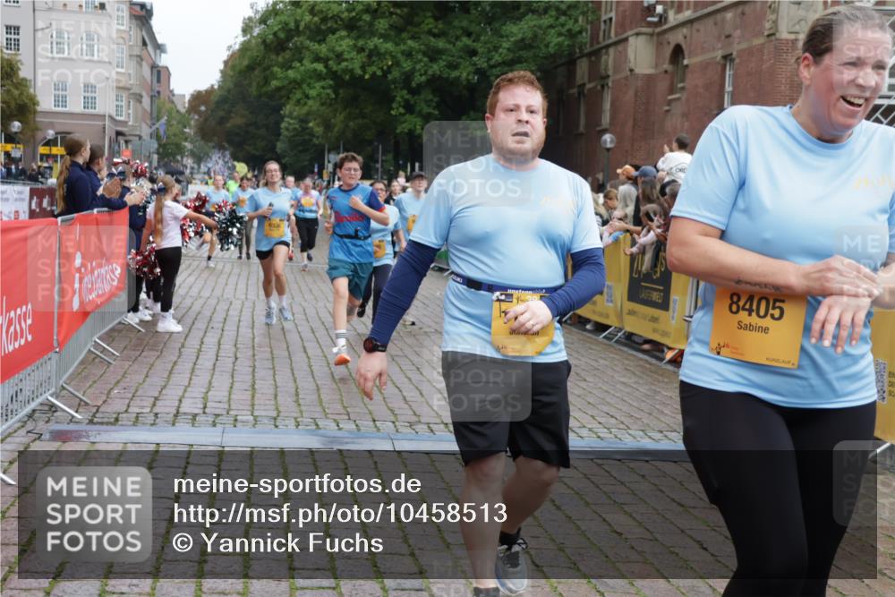 13.09.2026 - Kiel Lauf Yannick Fuchs http://msf.ph/oto/10458513 13.09.2026 09:50:52 Ziel 468, 763, 1373, 1949, 4389, 5235, 6138, 6336, 6455, 6647, 6829, 6893, 7449, 8405, 9550, 9551, 10155, 10333, 11141, 11652, 797, 1545, 2811, 2816, 3289, 3561, 3698, 3838, 4145, 4229, 5184, 5254, 5596, 5851, 6592, 7134, 7585, 7662, 7694, 8023, 8407, 8672, 9109, 9549, 9990, 10302, 10865, 12319, 12705, 232, 249, 764, 1776, 2056, 2777, 3723, 5445, 6009, 6115, 6118, 6794, 6923, 7528, 10626, 11047, 12103, 12727, 12834, 1366, 5254, 5535, 8023, 8042 meine-sportfotos.de
