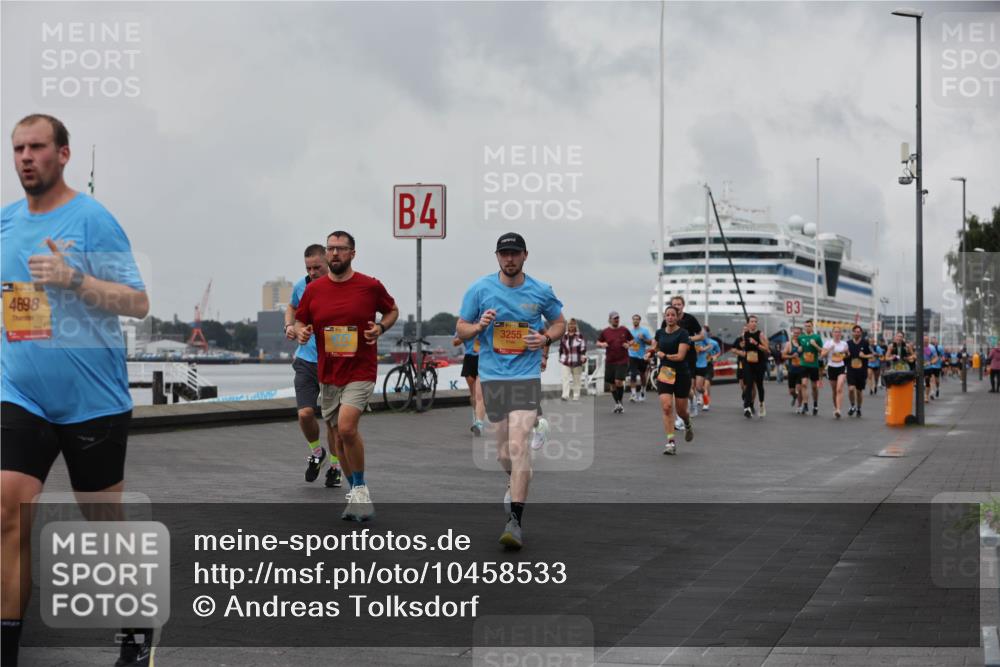 13.09.2026 - Kiel Lauf Andreas Tolksdorf http://msf.ph/oto/10458533 13.09.2026 11:59:44 Kiellinie 4698, 4, 3255, 3 meine-sportfotos.de