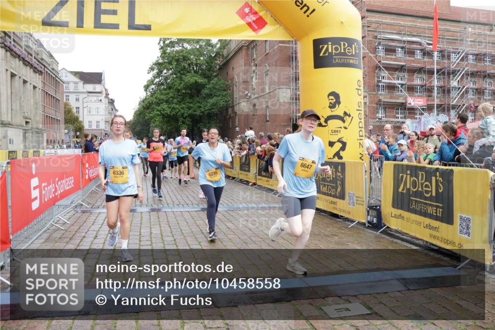 13.09.2026 - Kiel Lauf Yannick Fuchs http://msf.ph/oto/10458558 13.09.2026 09:50:56 Ziel 249, 468, 763, 764, 1373, 1949, 3723, 5235, 6115, 6118, 6138, 6336, 6647, 6794, 6829, 6893, 7449, 8405, 9550, 9551, 11141, 11652, 12103, 12727, 12834, 797, 1545, 2811, 2816, 3289, 3561, 3698, 3838, 4145, 4229, 4389, 5184, 5596, 5851, 6455, 6592, 7134, 7585, 7662, 7694, 8405, 8407, 8672, 9109, 9549, 9550, 9990, 10155, 10302, 10333, 10865, 12319, 12705, 232, 1776, 2056, 2466, 2777, 4217, 5445, 6009, 6923, 7528, 10626, 11047, 1366, 5184, 5254, 5535, 8023 meine-sportfotos.de