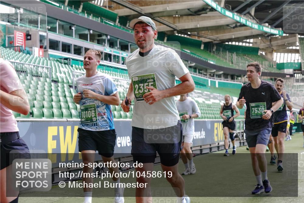 13.09.2026 - 21. swb-Marathon Bremen Michael Burmester http://msf.ph/oto/10458619 13.09.2026 13:11:50 Laufen im Stadion 118, 265, 373, 514, 581, 703, 843, 984, 1113, 1226, 1286, 1334, 1435, 1738, 1849, 1851, 1894, 1936, 1952, 1967, 2248, 2281, 2284, 2299, 2330, 2333, 2336, 2342, 2353, 2375, 2377, 2398, 2426, 2432, 2443, 2505, 2531, 2589, 2654, 2659, 2669, 2673, 2682, 2784, 2804, 2815, 2819, 2822, 2836, 2850, 2895, 2907, 2932, 2963, 2966, 2976, 3026, 3027, 3079, 3082, 3143, 3155, 3159, 3174, 3207, 3208, 3308, 3328, 3349, 3352, 3370, 3409, 3410, 3470, 3549, 551 meine-sportfotos.de