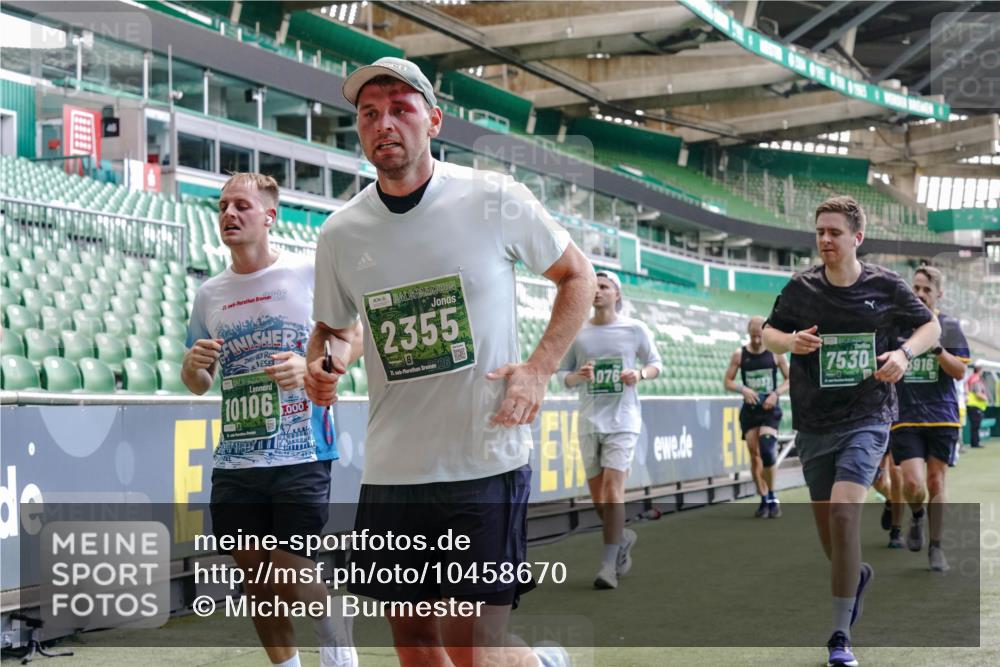 13.09.2026 - 21. swb-Marathon Bremen Michael Burmester http://msf.ph/oto/10458670 13.09.2026 13:11:50 Laufen im Stadion 118, 265, 373, 514, 581, 703, 843, 984, 1113, 1226, 1286, 1334, 1435, 1738, 1849, 1851, 1894, 1936, 1952, 1967, 2248, 2281, 2284, 2299, 2330, 2333, 2336, 2342, 2353, 2375, 2377, 2398, 2426, 2432, 2443, 2505, 2531, 2589, 2654, 2659, 2669, 2673, 2682, 2784, 2804, 2815, 2819, 2822, 2836, 2850, 2895, 2907, 2932, 2963, 2966, 2976, 3026, 3027, 3079, 3082, 3143, 3155, 3159, 3174, 3207, 3208, 3308, 3328, 3349, 3352, 3370, 3409, 3410, 3470, 3549, 551 meine-sportfotos.de