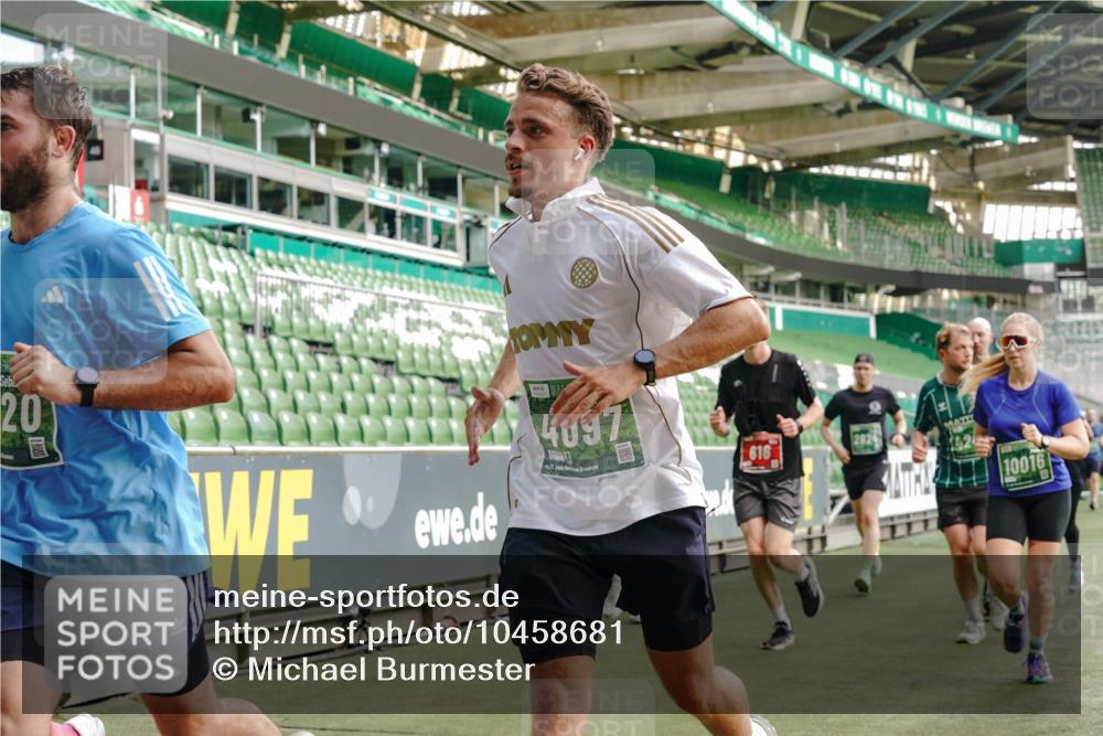 13.09.2026 - 21. swb-Marathon Bremen Michael Burmester http://msf.ph/oto/10458681 13.09.2026 12:54:23 Laufen im Stadion 102, 145, 161, 189, 201, 313, 376, 385, 388, 461, 472, 481, 495, 541, 560, 615, 616, 666, 675, 696, 740, 755, 816, 827, 982, 985, 987, 1053, 1056, 1076, 1197, 1207, 1390, 1419, 1433, 1445, 1468, 1528, 1551, 1599, 1631, 1658, 1664, 1704, 1707, 1814, 2055, 2125, 2234, 2251, 2280, 2362, 2383, 2390, 2401, 2422, 2454, 2474, 2499, 2623, 2701, 2733, 2801, 2820, 2824, 2858, 2870, 2882, 2913, 2922, 2962, 2971, 2997, 3012, 3054, 3134, 3175, 3206, 3241, 3246, 3346, 3356, 3357, 3362, 3413 meine-sportfotos.de