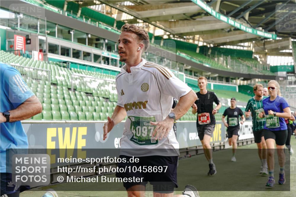 13.09.2026 - 21. swb-Marathon Bremen Michael Burmester http://msf.ph/oto/10458697 13.09.2026 12:54:23 Laufen im Stadion 102, 145, 161, 189, 201, 313, 376, 385, 388, 461, 472, 481, 495, 541, 560, 615, 616, 666, 675, 696, 740, 755, 816, 827, 982, 985, 987, 1053, 1056, 1076, 1197, 1207, 1390, 1419, 1433, 1445, 1468, 1528, 1551, 1599, 1631, 1658, 1664, 1704, 1707, 1814, 2055, 2125, 2234, 2251, 2280, 2362, 2383, 2390, 2401, 2422, 2454, 2474, 2499, 2623, 2701, 2733, 2801, 2820, 2824, 2858, 2870, 2882, 2913, 2922, 2962, 2971, 2997, 3012, 3054, 3134, 3175, 3206, 3241, 3246, 3346, 3356, 3357, 3362, 3413 meine-sportfotos.de