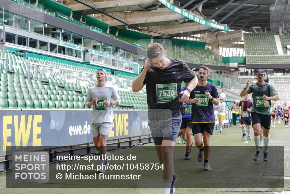 13.09.2026 - 21. swb-Marathon Bremen Michael Burmester http://msf.ph/oto/10458754 13.09.2026 13:11:51 Laufen im Stadion 118, 265, 373, 514, 581, 703, 843, 984, 1113, 1226, 1286, 1334, 1435, 1738, 1849, 1851, 1894, 1936, 1952, 1967, 2248, 2281, 2284, 2299, 2330, 2333, 2336, 2342, 2353, 2375, 2377, 2398, 2426, 2432, 2443, 2505, 2531, 2589, 2654, 2659, 2669, 2673, 2784, 2804, 2815, 2819, 2822, 2836, 2850, 2895, 2907, 2932, 2963, 2966, 2976, 3026, 3027, 3079, 3082, 3143, 3155, 3159, 3174, 3207, 3208, 3308, 3328, 3349, 3352, 3370, 3409, 3410, 3470, 3549, 551 meine-sportfotos.de
