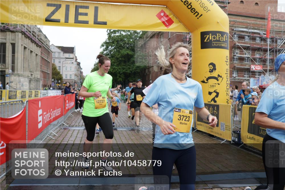 13.09.2026 - Kiel Lauf Yannick Fuchs http://msf.ph/oto/10458779 13.09.2026 09:51:04 Ziel 232, 249, 468, 763, 764, 1373, 1776, 1949, 2056, 2777, 3723, 5445, 6115, 6118, 6138, 6794, 6829, 6923, 7449, 7528, 9551, 10626, 11047, 11141, 12103, 12727, 12834, 763, 797, 1545, 3289, 3561, 3838, 4145, 4389, 5235, 5851, 6336, 6455, 6592, 6647, 6829, 6893, 7134, 7449, 7585, 7662, 7694, 8405, 8407, 8672, 9550, 9990, 10155, 10302, 10333, 10865, 11652, 12319, 12705, 940, 956, 2466, 3089, 4217, 5731, 5913, 6009, 6363, 11852, 1545, 2811, 2816, 3289, 3561, 4229 meine-sportfotos.de