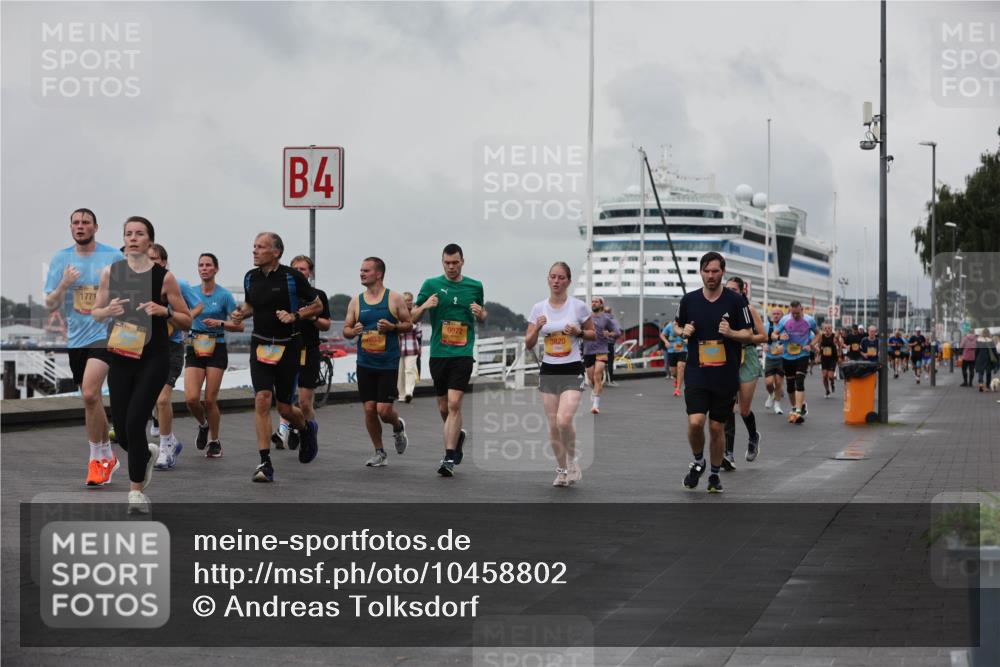 13.09.2026 - Kiel Lauf Andreas Tolksdorf http://msf.ph/oto/10458802 13.09.2026 11:59:52 Kiellinie 1771, 4, 4653, 9072, 3820 meine-sportfotos.de