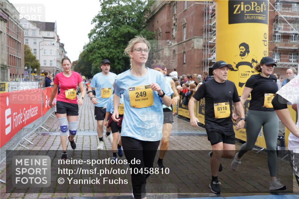 13.09.2026 - Kiel Lauf Yannick Fuchs http://msf.ph/oto/10458810 13.09.2026 09:51:06 Ziel 232, 249, 468, 764, 1373, 1776, 2056, 2777, 3723, 5445, 6115, 6118, 6794, 6923, 7528, 9551, 10626, 11047, 11141, 12103, 12727, 12834, 763, 797, 1373, 1545, 1949, 3289, 3838, 4145, 4389, 5235, 5851, 6138, 6336, 6455, 6592, 6647, 6829, 6893, 7134, 7449, 7585, 7662, 7694, 8405, 8407, 8672, 9550, 9551, 9990, 10155, 10333, 10865, 11141, 11652, 12319, 12705, 940, 956, 2466, 2483, 3089, 4217, 5731, 5913, 6009, 6363, 8150, 11143, 11852, 11997, 1545, 2811, 2816, 3289, 3561, 4229 meine-sportfotos.de