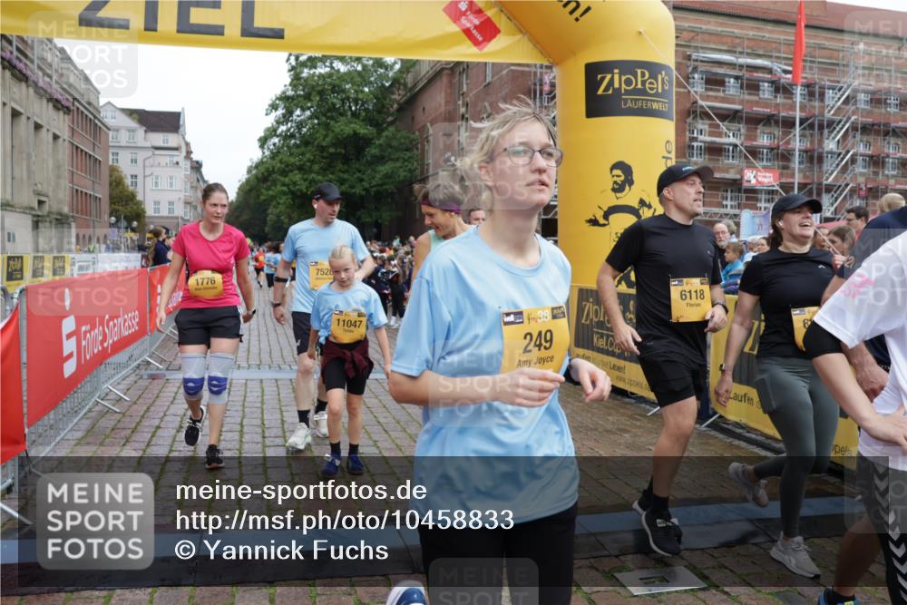 13.09.2026 - Kiel Lauf Yannick Fuchs http://msf.ph/oto/10458833 13.09.2026 09:51:06 Ziel 232, 249, 468, 764, 1373, 1776, 2056, 2777, 3723, 5445, 6115, 6118, 6794, 6923, 7528, 9551, 10626, 11047, 11141, 12103, 12727, 12834, 763, 797, 1373, 1545, 1949, 3289, 3838, 4145, 4389, 5235, 5851, 6138, 6336, 6455, 6592, 6647, 6829, 6893, 7134, 7449, 7585, 7662, 7694, 8405, 8407, 8672, 9550, 9551, 9990, 10155, 10333, 10865, 11141, 11652, 12319, 12705, 940, 956, 2466, 2483, 3089, 4217, 5731, 5913, 6009, 6363, 8150, 11143, 11852, 11997, 1545, 2811, 2816, 3289, 3561, 4229 meine-sportfotos.de