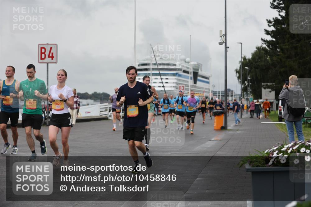 13.09.2026 - Kiel Lauf Andreas Tolksdorf http://msf.ph/oto/10458846 13.09.2026 11:59:54 Kiellinie 4, 7653, 9072, 3820, 3 meine-sportfotos.de