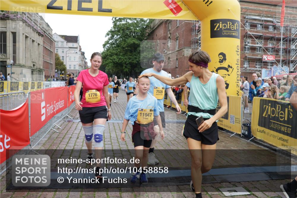13.09.2026 - Kiel Lauf Yannick Fuchs http://msf.ph/oto/10458858 13.09.2026 09:51:07 Ziel 232, 249, 468, 764, 1776, 2056, 2777, 3723, 5445, 6009, 6115, 6118, 6794, 6923, 7528, 10626, 11047, 12103, 12727, 12834, 468, 763, 797, 1373, 1545, 1949, 3289, 3838, 4145, 4389, 5235, 5851, 6138, 6336, 6455, 6592, 6647, 6829, 6893, 7134, 7449, 7585, 7662, 7694, 8405, 8407, 8672, 9550, 9551, 9990, 10155, 10333, 10865, 11141, 11652, 12319, 12705, 940, 956, 2466, 2483, 3089, 4217, 4615, 5731, 5913, 6363, 8150, 11143, 11552, 11852, 11997, 1545, 2811, 2816, 3289, 3561, 4229 meine-sportfotos.de