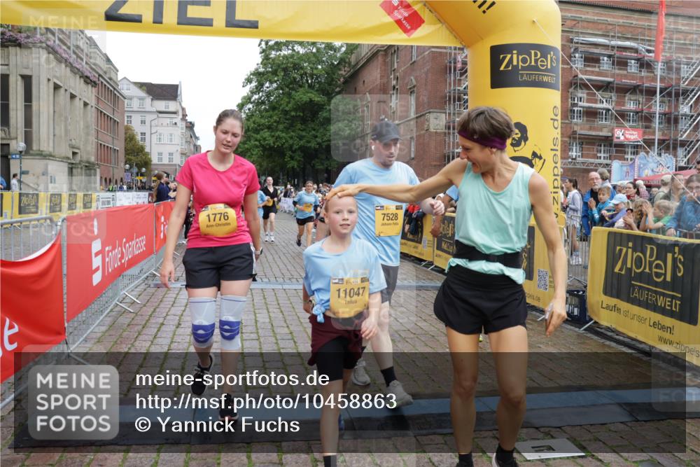 13.09.2026 - Kiel Lauf Yannick Fuchs http://msf.ph/oto/10458863 13.09.2026 09:51:07 Ziel 232, 249, 468, 764, 1776, 2056, 2777, 3723, 5445, 6009, 6115, 6118, 6794, 6923, 7528, 10626, 11047, 12103, 12727, 12834, 468, 763, 797, 1373, 1545, 1949, 3289, 3838, 4145, 4389, 5235, 5851, 6138, 6336, 6455, 6592, 6647, 6829, 6893, 7134, 7449, 7585, 7662, 7694, 8405, 8407, 8672, 9550, 9551, 9990, 10155, 10333, 10865, 11141, 11652, 12319, 12705, 940, 956, 2466, 2483, 3089, 4217, 4615, 5731, 5913, 6363, 8150, 11143, 11552, 11852, 11997, 1545, 2811, 2816, 3289, 3561, 4229 meine-sportfotos.de