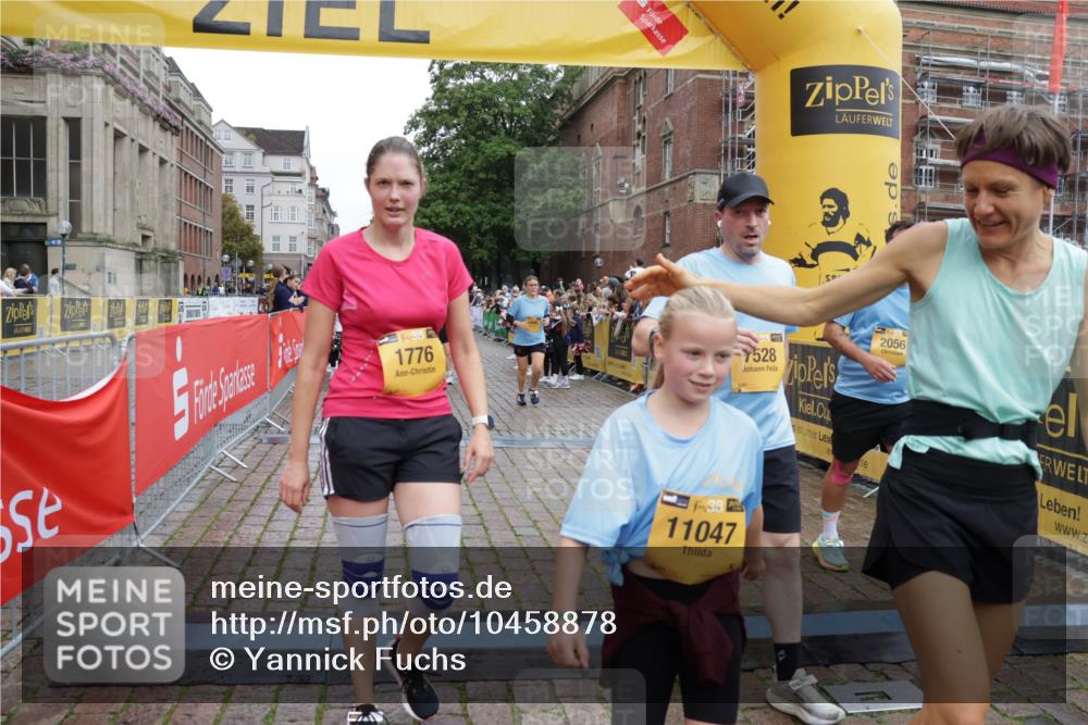 13.09.2026 - Kiel Lauf Yannick Fuchs http://msf.ph/oto/10458878 13.09.2026 09:51:08 Ziel 232, 249, 764, 1776, 2056, 2777, 3723, 4217, 5445, 6009, 6115, 6118, 6794, 6923, 7528, 10626, 11047, 12103, 12727, 12834, 468, 763, 797, 1373, 1949, 3838, 4145, 4389, 5235, 5851, 6138, 6336, 6455, 6592, 6647, 6829, 6893, 7134, 7449, 7585, 7662, 7694, 8405, 8407, 8672, 9550, 9551, 9990, 10155, 10333, 10865, 11141, 11652, 940, 956, 2466, 2483, 3089, 4615, 5731, 5913, 6363, 8150, 11143, 11552, 11852, 11997, 1545, 2811, 2816, 3289, 3561 meine-sportfotos.de