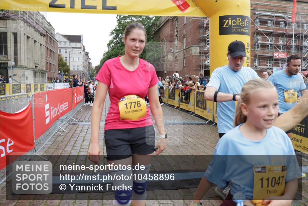 13.09.2026 - Kiel Lauf Yannick Fuchs http://msf.ph/oto/10458896 13.09.2026 09:51:08 Ziel 232, 249, 764, 1776, 2056, 2777, 3723, 4217, 5445, 6009, 6115, 6118, 6794, 6923, 7528, 10626, 11047, 12103, 12727, 12834, 468, 763, 797, 1373, 1949, 3838, 4145, 4389, 5235, 5851, 6138, 6336, 6455, 6592, 6647, 6829, 6893, 7134, 7449, 7585, 7662, 7694, 8405, 8407, 8672, 9550, 9551, 9990, 10155, 10333, 10865, 11141, 11652, 940, 956, 2466, 2483, 3089, 4615, 5731, 5913, 6363, 8150, 11143, 11552, 11852, 11997, 1545, 2811, 2816, 3289, 3561 meine-sportfotos.de
