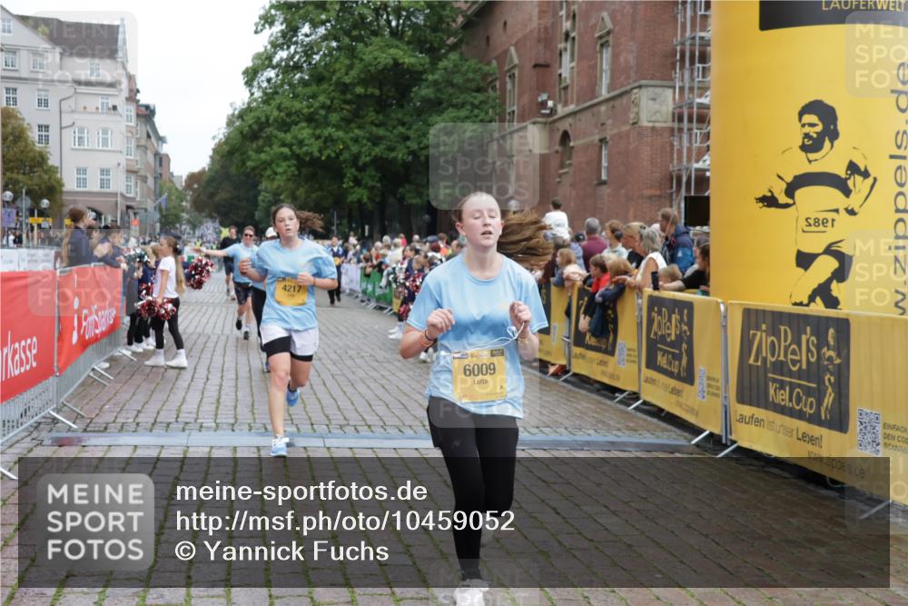 13.09.2026 - Kiel Lauf Yannick Fuchs http://msf.ph/oto/10459052 13.09.2026 09:51:16 Ziel 232, 940, 956, 2466, 2777, 4217, 5445, 5731, 6009, 6923, 10626, 11852, 249, 468, 763, 764, 1373, 1776, 1949, 2056, 3723, 4389, 5235, 5445, 6115, 6118, 6138, 6336, 6455, 6647, 6794, 6829, 6893, 7449, 7528, 7694, 8405, 8672, 9550, 9551, 10155, 10333, 11047, 11141, 11652, 12103, 12727, 12834, 714, 840, 2483, 3089, 3674, 4615, 4822, 4907, 5595, 5913, 6057, 6363, 6648, 8097, 8150, 11143, 11233, 11494, 11552, 11997, 12107, 797, 3838, 4145, 4389, 6455, 7134, 7694 meine-sportfotos.de