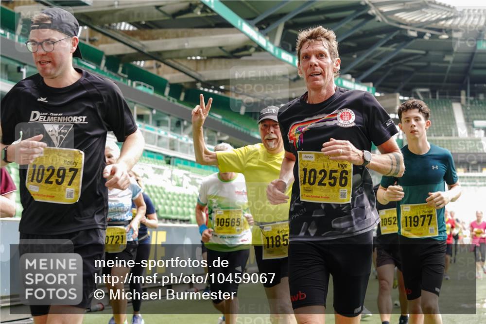 13.09.2026 - 21. swb-Marathon Bremen Michael Burmester http://msf.ph/oto/10459067 13.09.2026 10:33:55 Laufen im Stadion 10018, 10067, 10078, 10147, 10166, 10177, 10184, 10203, 10211, 10226, 10236, 10240, 10249, 10254, 10297, 10300, 10355, 10356, 10367, 10368, 10369, 10372, 10374, 10379, 10383, 10394, 10408, 10415, 10423, 10428, 10460, 10486, 10494, 10530, 10550, 10578, 10604, 10639, 10668, 10669, 10670, 10673, 10675, 10687, 10691, 10699, 10700, 10728, 10745, 10749, 10750, 10771, 10772, 10787, 10788, 10794, 10809, 10828, 10857, 10914, 11126, 11162, 11343, 11803, 11965 meine-sportfotos.de