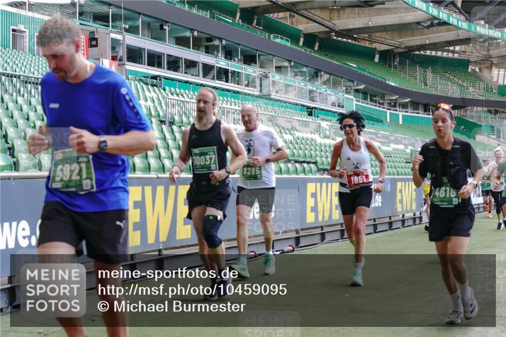 13.09.2026 - 21. swb-Marathon Bremen Michael Burmester http://msf.ph/oto/10459095 13.09.2026 13:11:54 Laufen im Stadion 118, 265, 373, 514, 581, 703, 843, 984, 1113, 1226, 1286, 1334, 1435, 1738, 1849, 1851, 1894, 1936, 1952, 1967, 2005, 2248, 2281, 2284, 2299, 2330, 2333, 2336, 2342, 2353, 2375, 2377, 2398, 2426, 2432, 2443, 2505, 2531, 2589, 2654, 2659, 2669, 2673, 2765, 2784, 2804, 2815, 2819, 2822, 2836, 2850, 2895, 2907, 2963, 2966, 2976, 3026, 3027, 3079, 3082, 3143, 3155, 3159, 3174, 3207, 3208, 3308, 3328, 3349, 3352, 3370, 3409, 3470, 3549, 551 meine-sportfotos.de