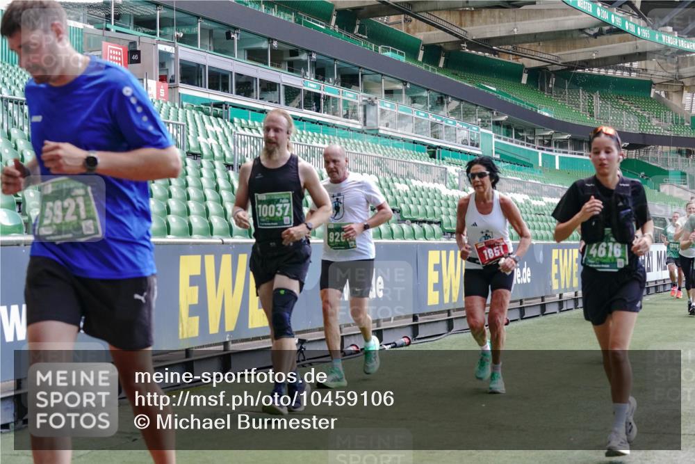 13.09.2026 - 21. swb-Marathon Bremen Michael Burmester http://msf.ph/oto/10459106 13.09.2026 13:11:54 Laufen im Stadion 118, 265, 373, 514, 581, 703, 843, 984, 1113, 1226, 1286, 1334, 1435, 1738, 1849, 1851, 1894, 1936, 1952, 1967, 2005, 2248, 2281, 2284, 2299, 2330, 2333, 2336, 2342, 2353, 2375, 2377, 2398, 2426, 2432, 2443, 2505, 2531, 2589, 2654, 2659, 2669, 2673, 2765, 2784, 2804, 2815, 2819, 2822, 2836, 2850, 2895, 2907, 2963, 2966, 2976, 3026, 3027, 3079, 3082, 3143, 3155, 3159, 3174, 3207, 3208, 3308, 3328, 3349, 3352, 3370, 3409, 3470, 3549, 551 meine-sportfotos.de