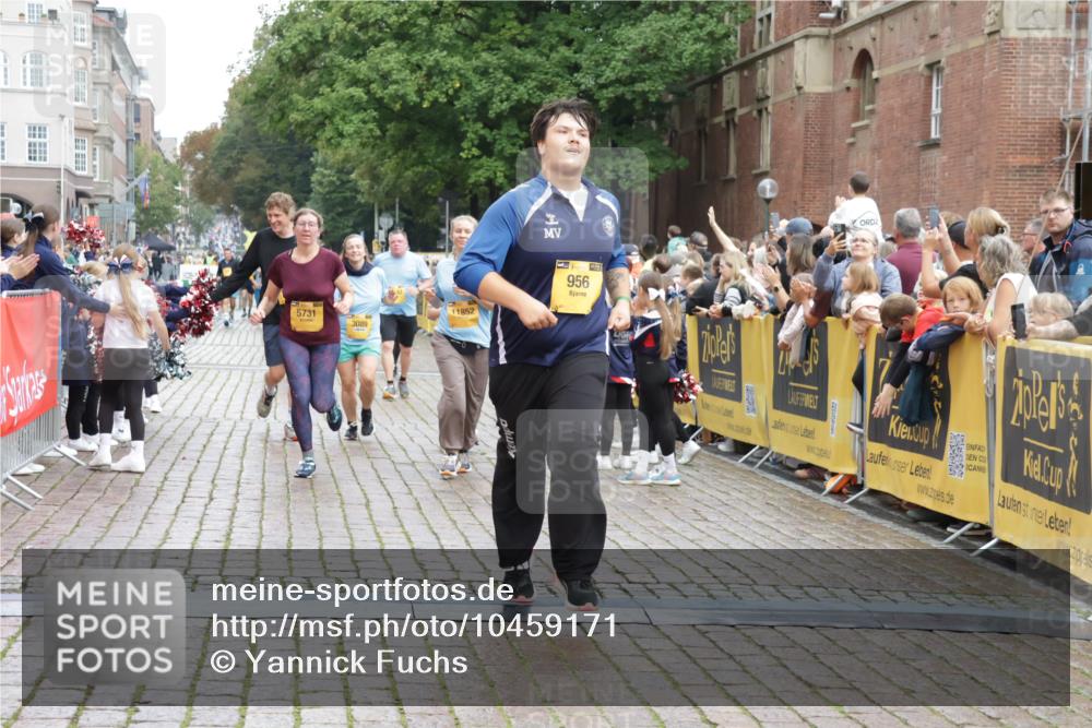 13.09.2026 - Kiel Lauf Yannick Fuchs http://msf.ph/oto/10459171 13.09.2026 09:51:23 Ziel 940, 956, 2466, 2483, 3089, 4217, 4615, 5731, 5913, 6363, 8150, 11143, 11552, 11852, 11997, 232, 249, 468, 763, 764, 1373, 1776, 1949, 2056, 2777, 3723, 4217, 5235, 5445, 6009, 6115, 6118, 6138, 6336, 6647, 6794, 6829, 6893, 6923, 7449, 7528, 9551, 10626, 11047, 11141, 11652, 12103, 12727, 12834, 714, 840, 3674, 4822, 4907, 5595, 6057, 6188, 6648, 7622, 8097, 9829, 9833, 11173, 11233, 11494, 12107, 4389, 6336, 6455, 6893, 7694, 8405, 11652 meine-sportfotos.de