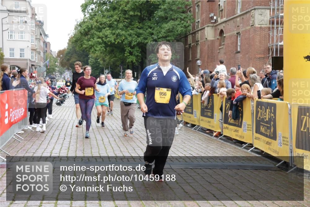 13.09.2026 - Kiel Lauf Yannick Fuchs http://msf.ph/oto/10459188 13.09.2026 09:51:23 Ziel 940, 956, 2466, 2483, 3089, 4217, 4615, 5731, 5913, 6363, 8150, 11143, 11552, 11852, 11997, 232, 249, 468, 763, 764, 1373, 1776, 1949, 2056, 2777, 3723, 4217, 5235, 5445, 6009, 6115, 6118, 6138, 6336, 6647, 6794, 6829, 6893, 6923, 7449, 7528, 9551, 10626, 11047, 11141, 11652, 12103, 12727, 12834, 714, 840, 3674, 4822, 4907, 5595, 6057, 6188, 6648, 7622, 8097, 9829, 9833, 11173, 11233, 11494, 12107, 4389, 6336, 6455, 6893, 7694, 8405, 11652 meine-sportfotos.de