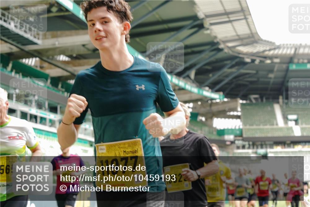 13.09.2026 - 21. swb-Marathon Bremen Michael Burmester http://msf.ph/oto/10459193 13.09.2026 10:33:57 Laufen im Stadion 10018, 10067, 10078, 10147, 10166, 10177, 10184, 10203, 10211, 10236, 10240, 10249, 10254, 10297, 10300, 10355, 10356, 10367, 10368, 10369, 10372, 10374, 10379, 10383, 10394, 10408, 10415, 10423, 10428, 10460, 10485, 10486, 10494, 10530, 10550, 10578, 10604, 10639, 10668, 10669, 10673, 10675, 10687, 10691, 10699, 10700, 10728, 10745, 10749, 10750, 10771, 10772, 10787, 10788, 10794, 10809, 10828, 10857, 10914, 10928, 11126, 11162, 11343, 11803, 11965 meine-sportfotos.de