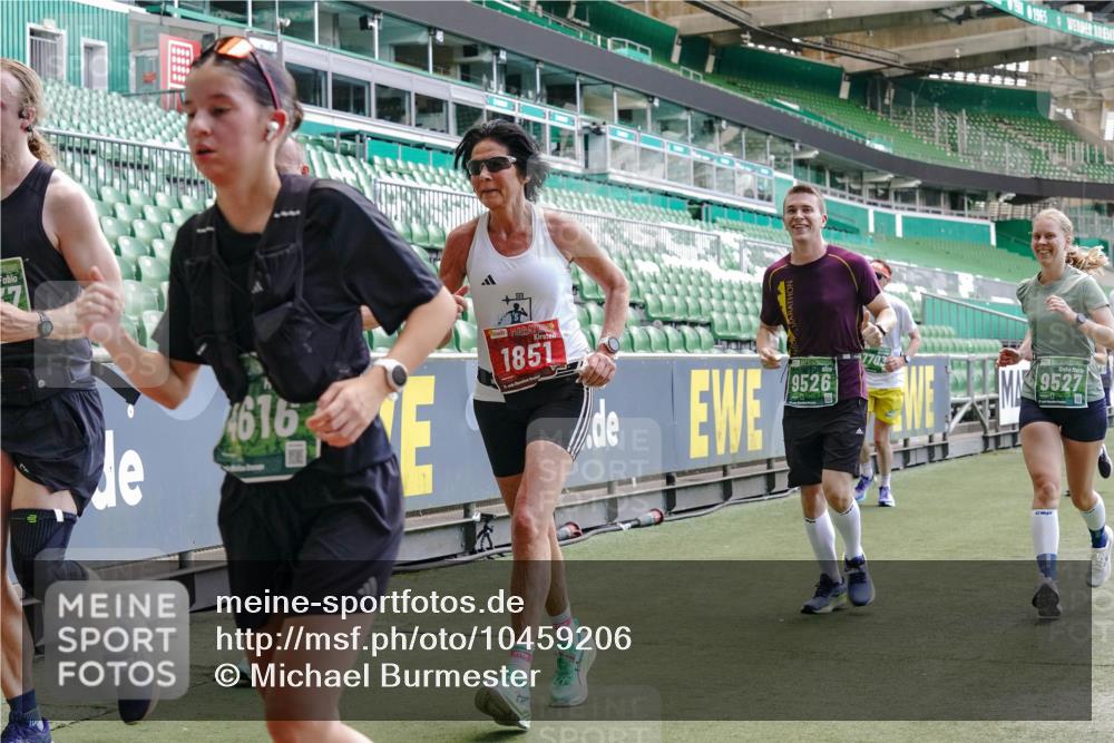 13.09.2026 - 21. swb-Marathon Bremen Michael Burmester http://msf.ph/oto/10459206 13.09.2026 13:11:56 Laufen im Stadion 118, 265, 373, 514, 581, 703, 843, 984, 1113, 1226, 1286, 1334, 1435, 1738, 1849, 1851, 1936, 1952, 1967, 2005, 2248, 2281, 2299, 2330, 2333, 2336, 2342, 2353, 2375, 2377, 2398, 2426, 2432, 2443, 2505, 2531, 2589, 2654, 2659, 2669, 2673, 2765, 2784, 2804, 2815, 2819, 2822, 2836, 2850, 2895, 2907, 2963, 2966, 2975, 2976, 3026, 3027, 3079, 3082, 3143, 3155, 3159, 3174, 3207, 3208, 3308, 3328, 3349, 3352, 3370, 3409, 3434, 3470, 3549, 551 meine-sportfotos.de