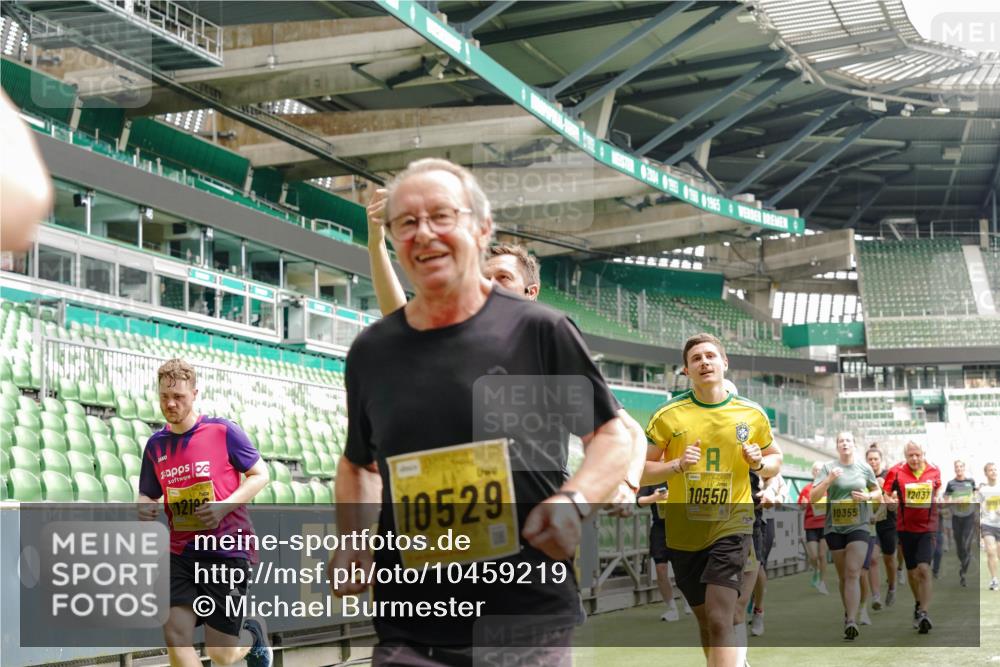 13.09.2026 - 21. swb-Marathon Bremen Michael Burmester http://msf.ph/oto/10459219 13.09.2026 10:33:57 Laufen im Stadion 10018, 10067, 10078, 10147, 10166, 10177, 10184, 10203, 10211, 10236, 10240, 10249, 10254, 10297, 10300, 10355, 10356, 10367, 10368, 10369, 10372, 10374, 10379, 10383, 10394, 10408, 10415, 10423, 10428, 10460, 10485, 10486, 10494, 10530, 10550, 10578, 10604, 10639, 10668, 10669, 10673, 10675, 10687, 10691, 10699, 10700, 10728, 10745, 10749, 10750, 10771, 10772, 10787, 10788, 10794, 10809, 10828, 10857, 10914, 10928, 11126, 11162, 11343, 11803, 11965 meine-sportfotos.de