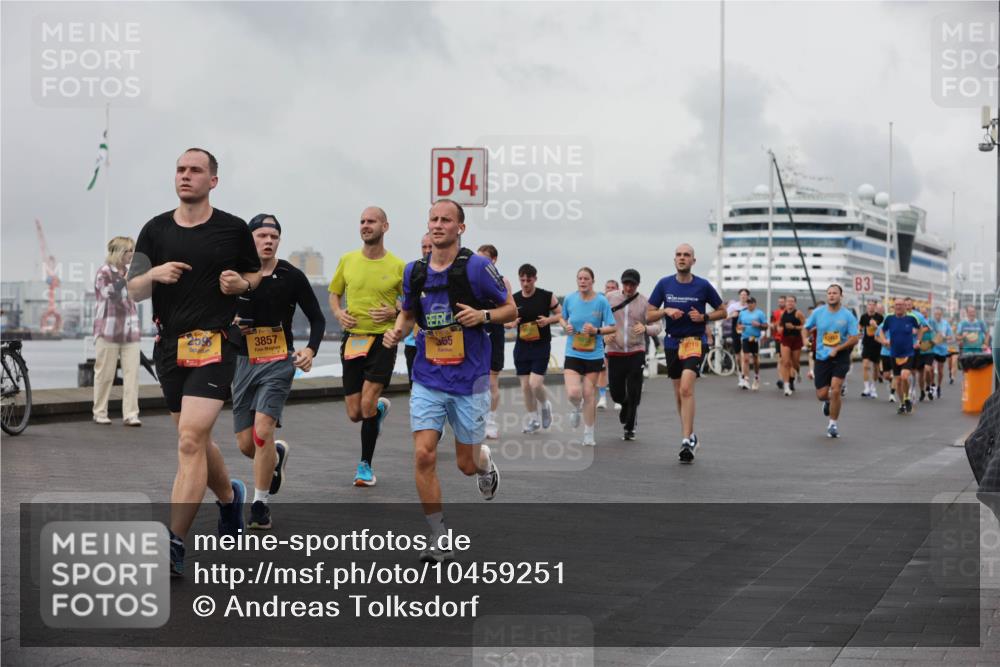 13.09.2026 - Kiel Lauf Andreas Tolksdorf http://msf.ph/oto/10459251 13.09.2026 12:00:18 Kiellinie 4, 2596, 3857, 365, 10219, 3 meine-sportfotos.de