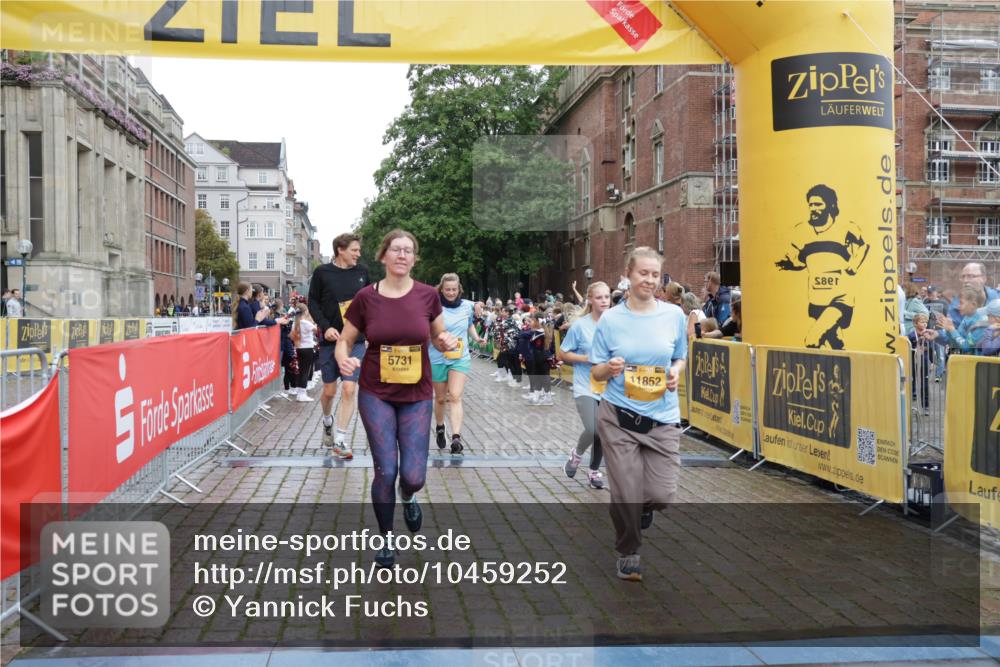 13.09.2026 - Kiel Lauf Yannick Fuchs http://msf.ph/oto/10459252 13.09.2026 09:51:26 Ziel 940, 956, 2483, 3089, 4615, 5731, 5913, 6363, 8150, 11143, 11233, 11494, 11552, 11852, 11997, 232, 249, 468, 763, 764, 1373, 1776, 1949, 2056, 2466, 2777, 3723, 4217, 5235, 5445, 6009, 6115, 6118, 6138, 6336, 6647, 6794, 6829, 6923, 7449, 7528, 9551, 10626, 11047, 11141, 12103, 12727, 12834, 714, 840, 1967, 1999, 2002, 3674, 4822, 4907, 5595, 6057, 6188, 6648, 7622, 8097, 9829, 9833, 11173, 12107, 763, 4389, 5235, 6336, 6647, 6829, 6893, 7449, 8405, 11652 meine-sportfotos.de