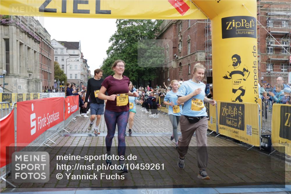 13.09.2026 - Kiel Lauf Yannick Fuchs http://msf.ph/oto/10459261 13.09.2026 09:51:26 Ziel 940, 956, 2483, 3089, 4615, 5731, 5913, 6363, 8150, 11143, 11233, 11494, 11552, 11852, 11997, 232, 249, 468, 763, 764, 1373, 1776, 1949, 2056, 2466, 2777, 3723, 4217, 5235, 5445, 6009, 6115, 6118, 6138, 6336, 6647, 6794, 6829, 6923, 7449, 7528, 9551, 10626, 11047, 11141, 12103, 12727, 12834, 714, 840, 1967, 1999, 2002, 3674, 4822, 4907, 5595, 6057, 6188, 6648, 7622, 8097, 9829, 9833, 11173, 12107, 763, 4389, 5235, 6336, 6647, 6829, 6893, 7449, 8405, 11652 meine-sportfotos.de