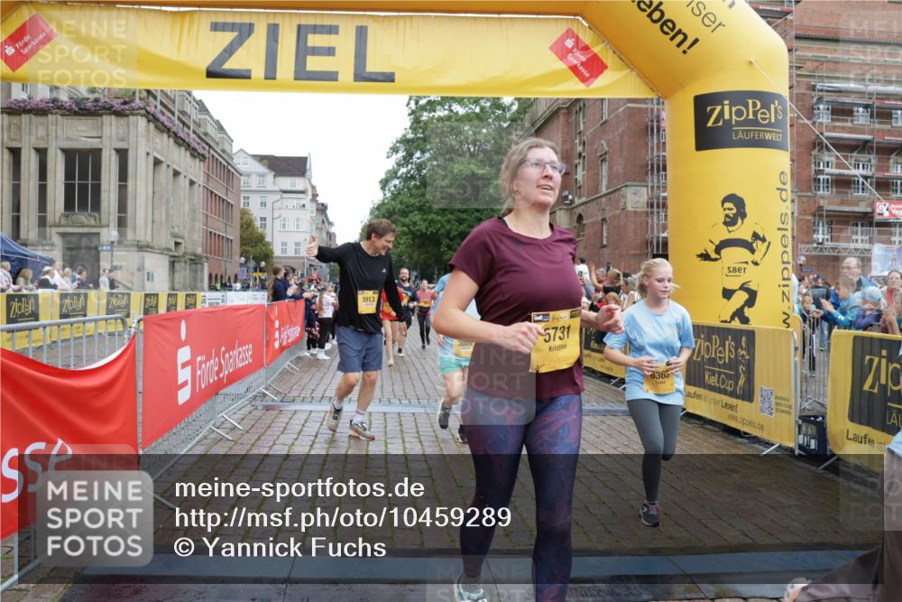 13.09.2026 - Kiel Lauf Yannick Fuchs http://msf.ph/oto/10459289 13.09.2026 09:51:27 Ziel 840, 940, 956, 2483, 3089, 3674, 4615, 4822, 4907, 5731, 5913, 6057, 6363, 8150, 11143, 11233, 11494, 11552, 11852, 11997, 232, 249, 468, 763, 764, 1373, 1776, 1949, 2056, 2466, 2777, 3723, 4217, 5235, 5445, 6009, 6115, 6118, 6138, 6647, 6794, 6829, 6923, 7449, 7528, 9551, 10626, 11047, 11141, 12103, 12727, 12834, 714, 1309, 1967, 1999, 2002, 5595, 6188, 6648, 7302, 7622, 8097, 9829, 9833, 11173, 12107, 763, 1949, 5235, 6138, 6336, 6647, 6829, 6893, 7449, 8405, 11652 meine-sportfotos.de
