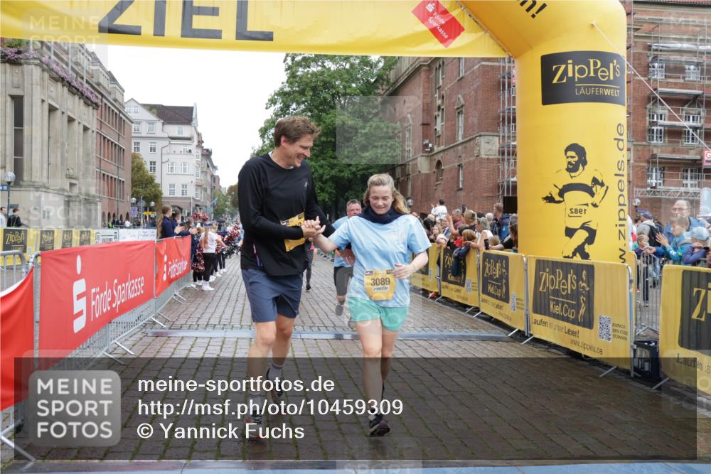 13.09.2026 - Kiel Lauf Yannick Fuchs http://msf.ph/oto/10459309 13.09.2026 09:51:28 Ziel 840, 940, 956, 2483, 3089, 3674, 4615, 4822, 4907, 5731, 5913, 6057, 6363, 6648, 8150, 11143, 11233, 11494, 11552, 11852, 11997, 232, 249, 468, 763, 764, 940, 1373, 1776, 1949, 2056, 2466, 2777, 3723, 4217, 5445, 6009, 6115, 6118, 6138, 6794, 6829, 6923, 7449, 7528, 9551, 10626, 11047, 11141, 12103, 12727, 12834, 714, 1309, 1967, 1999, 2002, 5595, 6188, 7302, 7622, 8097, 9829, 9833, 11173, 12107, 763, 1373, 1949, 5235, 6138, 6336, 6647, 6829, 6893, 7449, 8405, 9551, 11652 meine-sportfotos.de