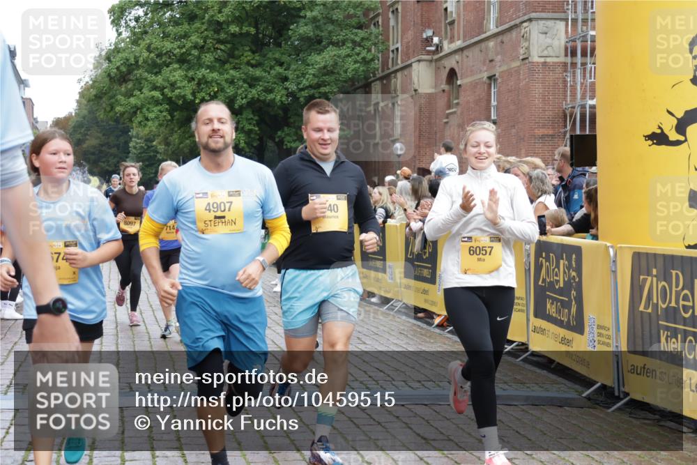 13.09.2026 - Kiel Lauf Yannick Fuchs http://msf.ph/oto/10459515 13.09.2026 09:51:36 Ziel 714, 840, 2483, 3674, 4615, 4822, 4907, 5595, 6057, 6648, 7622, 8097, 8150, 11173, 11233, 11494, 11552, 12107, 232, 249, 940, 956, 1776, 2056, 2466, 2483, 2777, 3089, 4217, 5445, 5731, 5913, 6009, 6115, 6118, 6363, 6923, 7528, 8150, 10626, 11047, 11143, 11852, 11997, 803, 1100, 1309, 1967, 1999, 2002, 4230, 6188, 7007, 7302, 9829, 9833, 10048, 11834, 12630, 249, 468, 763, 764, 1373, 1776, 1949, 2056, 3723, 6115, 6118, 6138, 6794, 6829, 7449, 7528, 9551 meine-sportfotos.de
