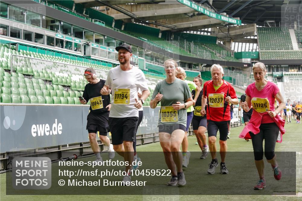 13.09.2026 - 21. swb-Marathon Bremen Michael Burmester http://msf.ph/oto/10459522 13.09.2026 10:34:01 Laufen im Stadion 10018, 10067, 10078, 10147, 10166, 10177, 10184, 10203, 10211, 10236, 10240, 10254, 10297, 10300, 10355, 10356, 10367, 10368, 10369, 10372, 10374, 10379, 10383, 10394, 10408, 10415, 10423, 10428, 10460, 10485, 10486, 10494, 10530, 10550, 10559, 10578, 10604, 10639, 10668, 10669, 10673, 10675, 10687, 10691, 10699, 10700, 10728, 10745, 10749, 10750, 10771, 10772, 10787, 10788, 10794, 10809, 10828, 10857, 10914, 10928, 11126, 11162, 11343, 11803, 11965, 10222 meine-sportfotos.de