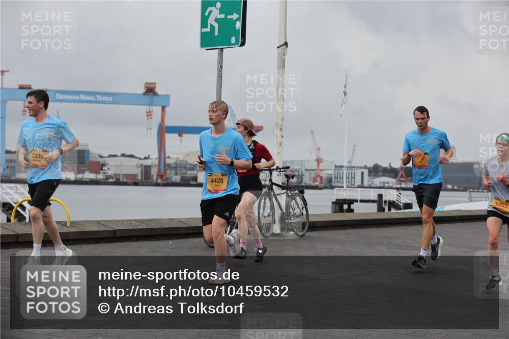 13.09.2026 - Kiel Lauf Andreas Tolksdorf http://msf.ph/oto/10459532 13.09.2026 12:00:34 Kiellinie 41, 39, 7336, 9753, 38, 4428 meine-sportfotos.de