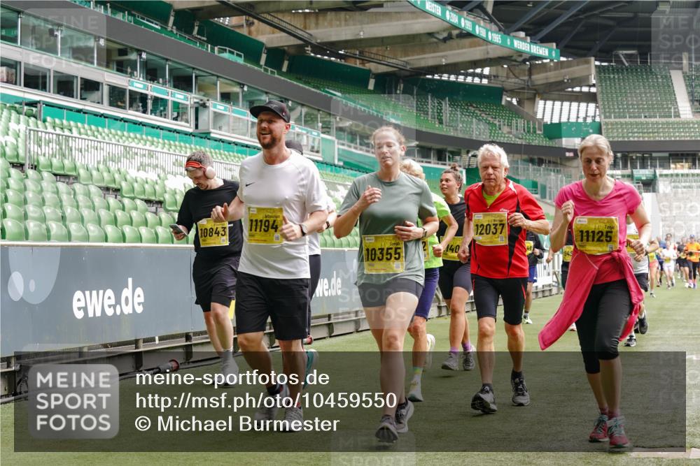 13.09.2026 - 21. swb-Marathon Bremen Michael Burmester http://msf.ph/oto/10459550 13.09.2026 10:34:01 Laufen im Stadion 10018, 10067, 10078, 10147, 10166, 10177, 10184, 10203, 10211, 10236, 10240, 10254, 10297, 10300, 10355, 10356, 10367, 10368, 10369, 10372, 10374, 10379, 10383, 10394, 10408, 10415, 10423, 10428, 10460, 10485, 10486, 10494, 10530, 10550, 10559, 10578, 10604, 10639, 10668, 10669, 10673, 10675, 10687, 10691, 10699, 10700, 10728, 10745, 10749, 10750, 10771, 10772, 10787, 10788, 10794, 10809, 10828, 10857, 10914, 10928, 11126, 11162, 11343, 11803, 11965, 10222 meine-sportfotos.de