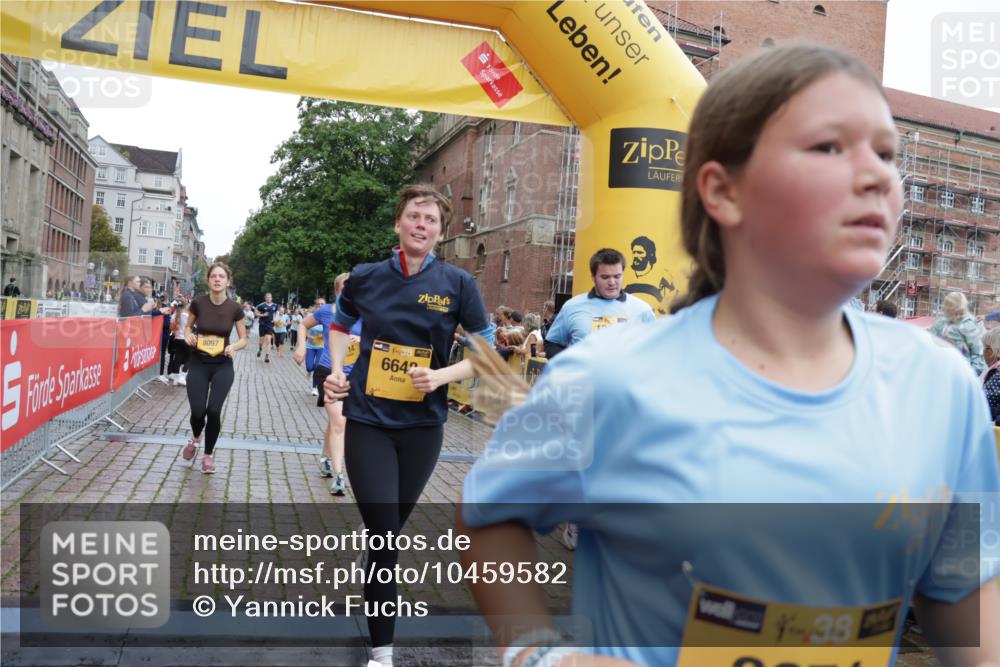 13.09.2026 - Kiel Lauf Yannick Fuchs http://msf.ph/oto/10459582 13.09.2026 09:51:38 Ziel 714, 840, 3674, 4822, 4907, 5595, 6057, 6188, 6648, 7622, 8097, 9829, 9833, 11173, 11233, 11494, 12107, 232, 940, 956, 2056, 2466, 2483, 2777, 3089, 4217, 4615, 5445, 5731, 5913, 6009, 6363, 6923, 8150, 10626, 11143, 11552, 11852, 11997, 803, 1100, 1309, 1967, 1999, 2002, 4230, 7007, 7302, 10048, 11832, 11834, 12630, 249, 468, 764, 1373, 1776, 2056, 3723, 5445, 6115, 6118, 6794, 7528, 9551 meine-sportfotos.de