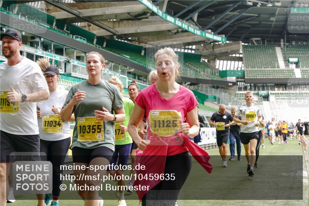 13.09.2026 - 21. swb-Marathon Bremen Michael Burmester http://msf.ph/oto/10459635 13.09.2026 10:34:02 Laufen im Stadion 10018, 10067, 10078, 10147, 10166, 10177, 10184, 10203, 10211, 10236, 10240, 10254, 10297, 10300, 10355, 10356, 10367, 10368, 10369, 10372, 10374, 10379, 10383, 10394, 10408, 10415, 10423, 10428, 10460, 10485, 10494, 10530, 10550, 10559, 10578, 10604, 10639, 10668, 10669, 10673, 10675, 10687, 10691, 10699, 10700, 10728, 10745, 10749, 10750, 10772, 10787, 10788, 10794, 10809, 10828, 10857, 10914, 10928, 11126, 11162, 11343, 11803, 11965, 10146, 10222 meine-sportfotos.de