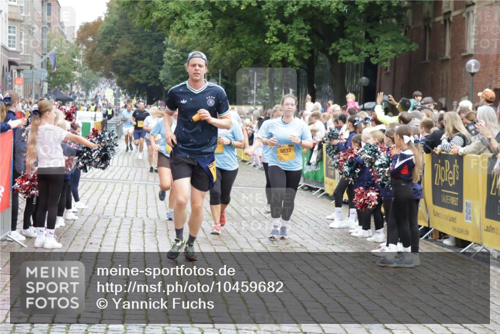13.09.2026 - Kiel Lauf Yannick Fuchs http://msf.ph/oto/10459682 13.09.2026 09:51:42 Ziel 714, 840, 1309, 1967, 1999, 2002, 3674, 4822, 4907, 5595, 6057, 6188, 6648, 7302, 7622, 8097, 9829, 9833, 11173, 12107, 232, 840, 940, 956, 2466, 2483, 2777, 3089, 3674, 4217, 4615, 4822, 4907, 5731, 5913, 6009, 6057, 6363, 6923, 8150, 10626, 11143, 11233, 11494, 11552, 11852, 11997, 803, 896, 1100, 1899, 4230, 7007, 10048, 11300, 11444, 11445, 11832, 11834, 12630, 232, 249, 1776, 2056, 2777, 5445, 6115, 6118, 6794, 6923, 7528, 10626 meine-sportfotos.de