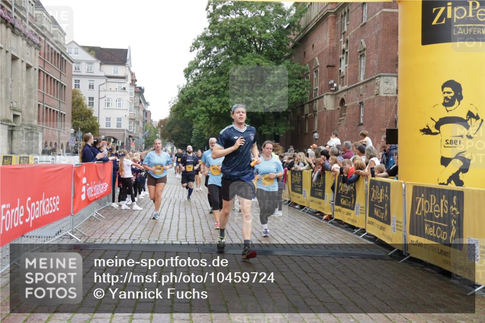 13.09.2026 - Kiel Lauf Yannick Fuchs http://msf.ph/oto/10459724 13.09.2026 09:51:45 Ziel 1309, 1967, 1999, 2002, 5595, 6188, 7302, 7622, 9829, 9833, 11173, 714, 840, 940, 956, 2466, 2483, 3089, 3674, 4217, 4615, 4822, 4907, 5731, 5913, 6009, 6057, 6363, 6648, 8097, 8150, 11143, 11233, 11494, 11552, 11852, 11997, 12107, 803, 896, 1100, 1899, 4132, 4230, 7007, 8729, 9616, 10048, 11300, 11444, 11445, 11832, 11834, 12630, 232, 2056, 2777, 4217, 5445, 6009, 6923, 10626 meine-sportfotos.de