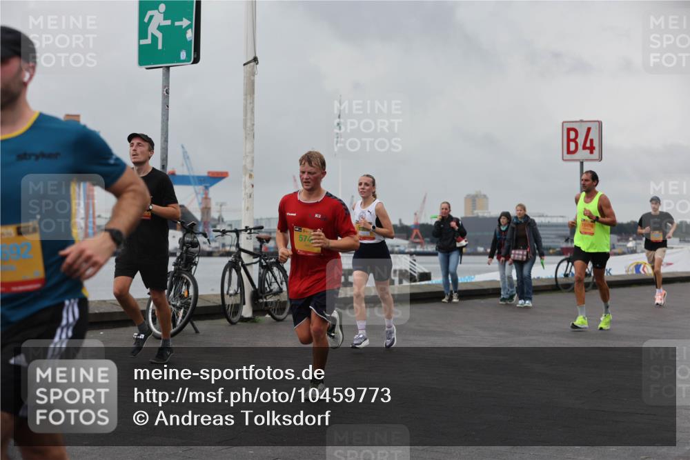13.09.2026 - Kiel Lauf Andreas Tolksdorf http://msf.ph/oto/10459773 13.09.2026 12:00:42 Kiellinie 692, 574, 4, 10416 meine-sportfotos.de
