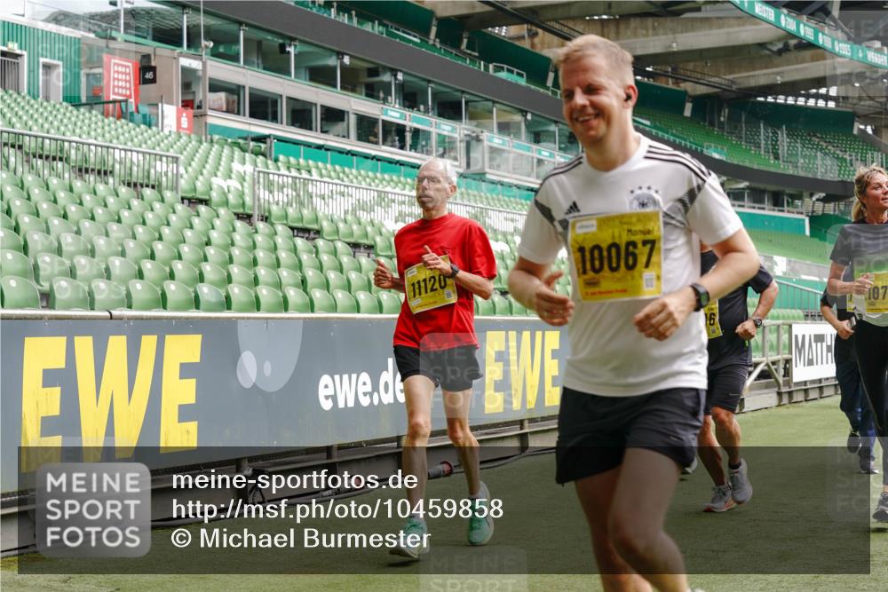 13.09.2026 - 21. swb-Marathon Bremen Michael Burmester http://msf.ph/oto/10459858 13.09.2026 10:34:05 Laufen im Stadion 10018, 10067, 10078, 10147, 10166, 10177, 10184, 10203, 10211, 10236, 10240, 10254, 10297, 10300, 10355, 10356, 10367, 10368, 10369, 10372, 10374, 10379, 10383, 10394, 10408, 10415, 10423, 10428, 10460, 10485, 10494, 10530, 10550, 10559, 10578, 10604, 10639, 10668, 10669, 10673, 10687, 10691, 10699, 10700, 10728, 10745, 10749, 10750, 10772, 10787, 10788, 10794, 10809, 10828, 10857, 10914, 10928, 11126, 11162, 11343, 11803, 11965, 10146, 10222 meine-sportfotos.de