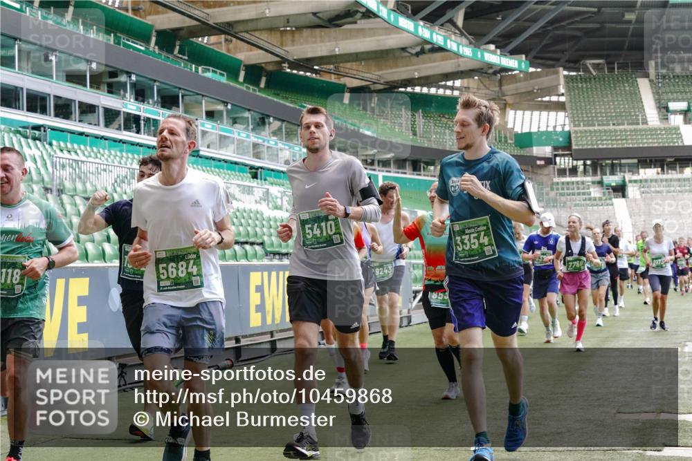13.09.2026 - 21. swb-Marathon Bremen Michael Burmester http://msf.ph/oto/10459868 13.09.2026 13:12:01 Laufen im Stadion 118, 265, 373, 514, 581, 703, 843, 984, 1113, 1226, 1286, 1334, 1435, 1738, 1849, 1851, 1936, 1952, 1967, 2005, 2248, 2264, 2281, 2299, 2330, 2333, 2336, 2353, 2375, 2377, 2398, 2426, 2432, 2443, 2505, 2531, 2589, 2659, 2669, 2673, 2765, 2784, 2804, 2815, 2822, 2836, 2850, 2860, 2895, 2907, 2963, 2966, 2975, 2976, 3026, 3027, 3079, 3082, 3143, 3155, 3159, 3174, 3207, 3208, 3308, 3328, 3349, 3352, 3409, 3434, 3470, 3549, 551 meine-sportfotos.de