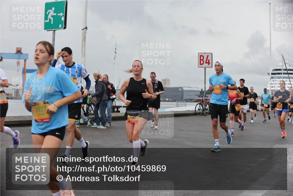 13.09.2026 - Kiel Lauf Andreas Tolksdorf http://msf.ph/oto/10459869 13.09.2026 12:00:50 Kiellinie 382, 424, 1577, 4, 7660 meine-sportfotos.de