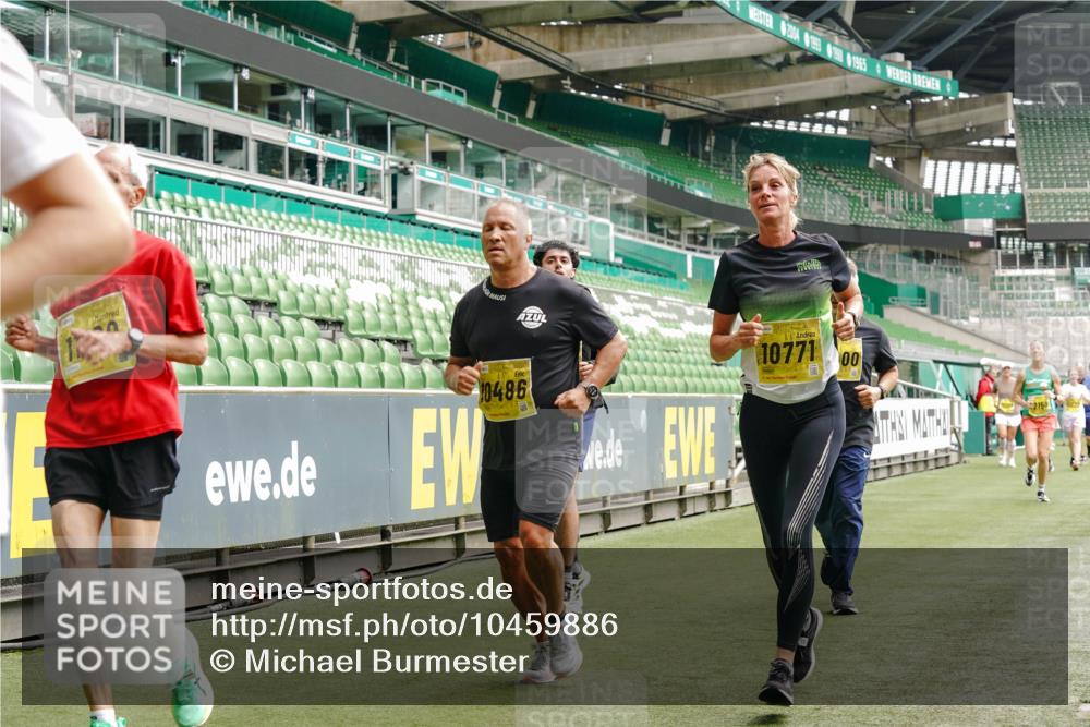 13.09.2026 - 21. swb-Marathon Bremen Michael Burmester http://msf.ph/oto/10459886 13.09.2026 10:34:05 Laufen im Stadion 10018, 10067, 10078, 10147, 10166, 10177, 10184, 10203, 10211, 10236, 10240, 10254, 10297, 10300, 10355, 10356, 10367, 10368, 10369, 10372, 10374, 10379, 10383, 10394, 10408, 10415, 10423, 10428, 10460, 10485, 10494, 10530, 10550, 10559, 10578, 10604, 10639, 10668, 10669, 10673, 10687, 10691, 10699, 10700, 10728, 10745, 10749, 10750, 10772, 10787, 10788, 10794, 10809, 10828, 10857, 10914, 10928, 11126, 11162, 11343, 11803, 11965, 10146, 10222 meine-sportfotos.de