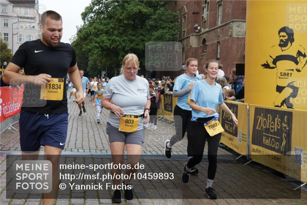 13.09.2026 - Kiel Lauf Yannick Fuchs http://msf.ph/oto/10459893 13.09.2026 09:51:55 Ziel 803, 1100, 1309, 4230, 7007, 7302, 10048, 11445, 11832, 11834, 12630, 714, 840, 1967, 1999, 2002, 2483, 3089, 3674, 4615, 4822, 4907, 5595, 5731, 5913, 6057, 6188, 6363, 6648, 7622, 8097, 8150, 9829, 9833, 11143, 11173, 11233, 11494, 11552, 11852, 11997, 12107, 896, 1899, 3476, 3832, 4132, 4166, 4883, 6471, 6625, 7347, 7494, 8729, 9616, 10371, 10620, 11300, 11444, 11580, 12068, 940, 956, 2466, 3089, 4217, 5731, 5913, 6363, 11852 meine-sportfotos.de